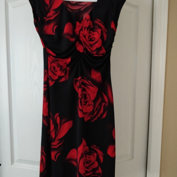 Rose print bodycon dress, size M - Picture 5 of 5